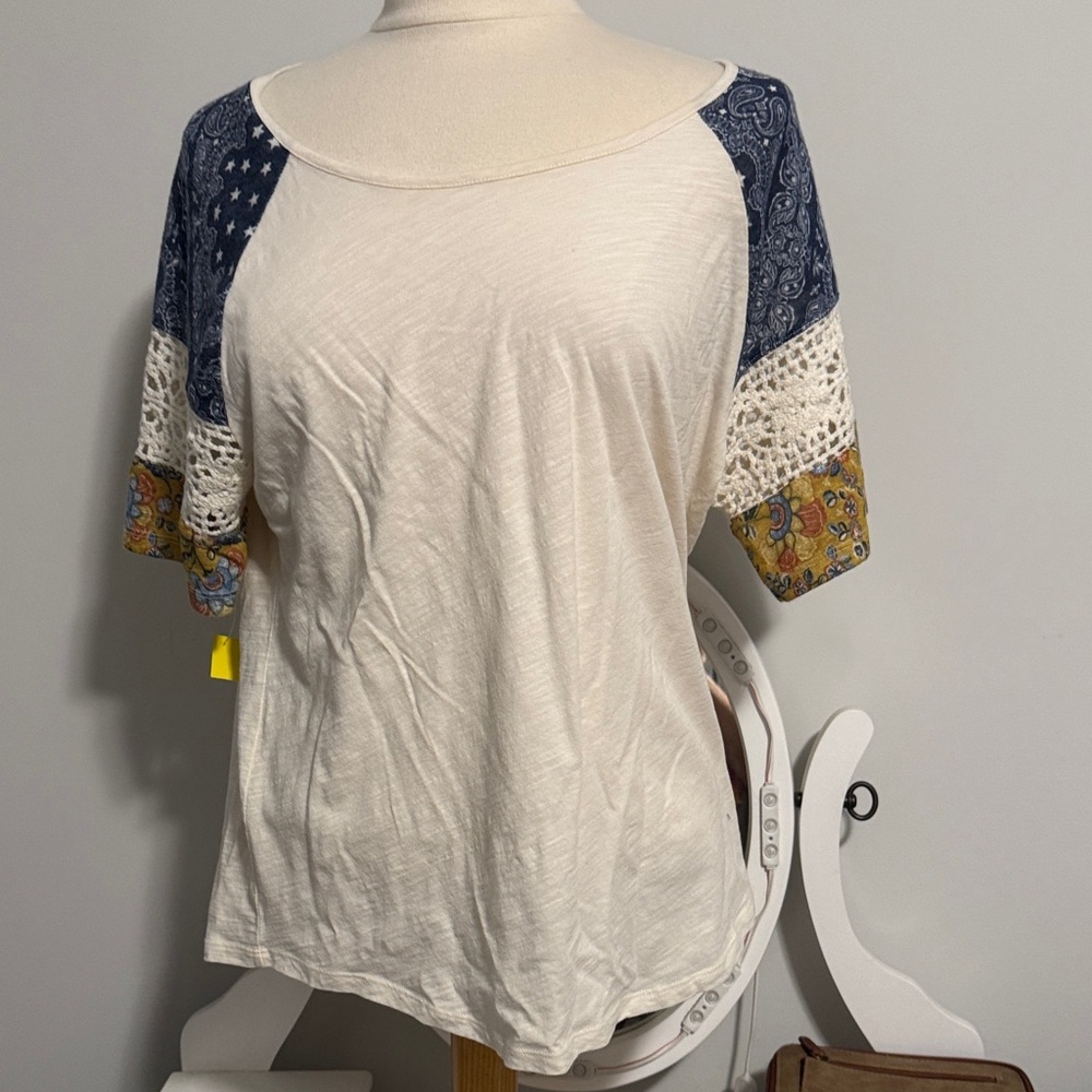 ❤️Cato Cream and Blue Short Sleeve Top